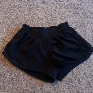 Women's Athletic Black LuLuLemon Hotty Hot Shorts 2 inch